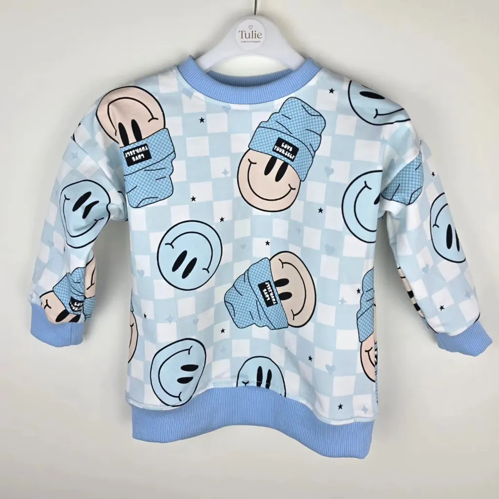 Blauwe Kinder Sweater met Smiley All-Over Print – Love Yourself (86)
