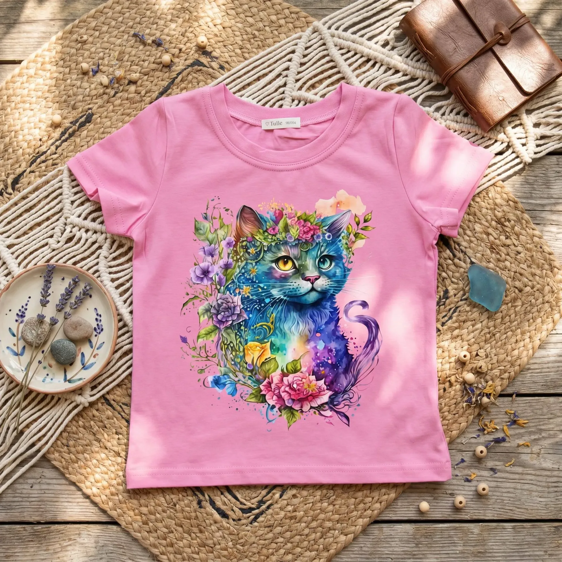 Eye-catching girls T-shirt with colourful cat and floral print. Soft cotton and comfortable fit. (86/92)